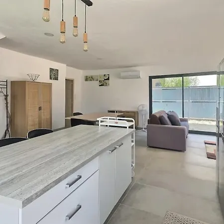 Climatisee Pour 8 Personnes Avec Piscine Privee ヴィラ Sérignan