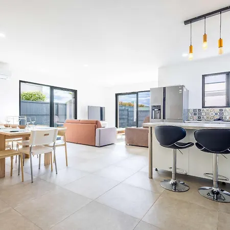 Climatisee Pour 8 Personnes Avec Piscine Privee