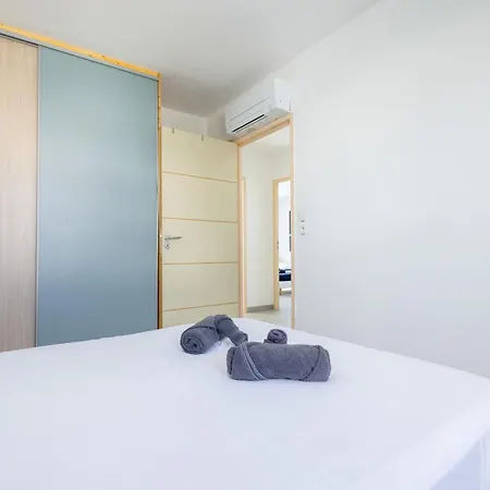 Climatisee Pour 8 Personnes Avec Piscine Privee Sérignan