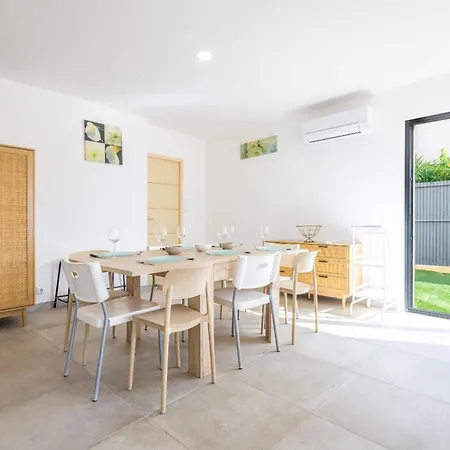 Climatisee Pour 8 Personnes Avec Piscine Privee Vila *
