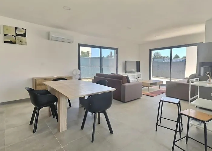 Villa Climatisee Pour 8 Personnes Avec Piscine Privee